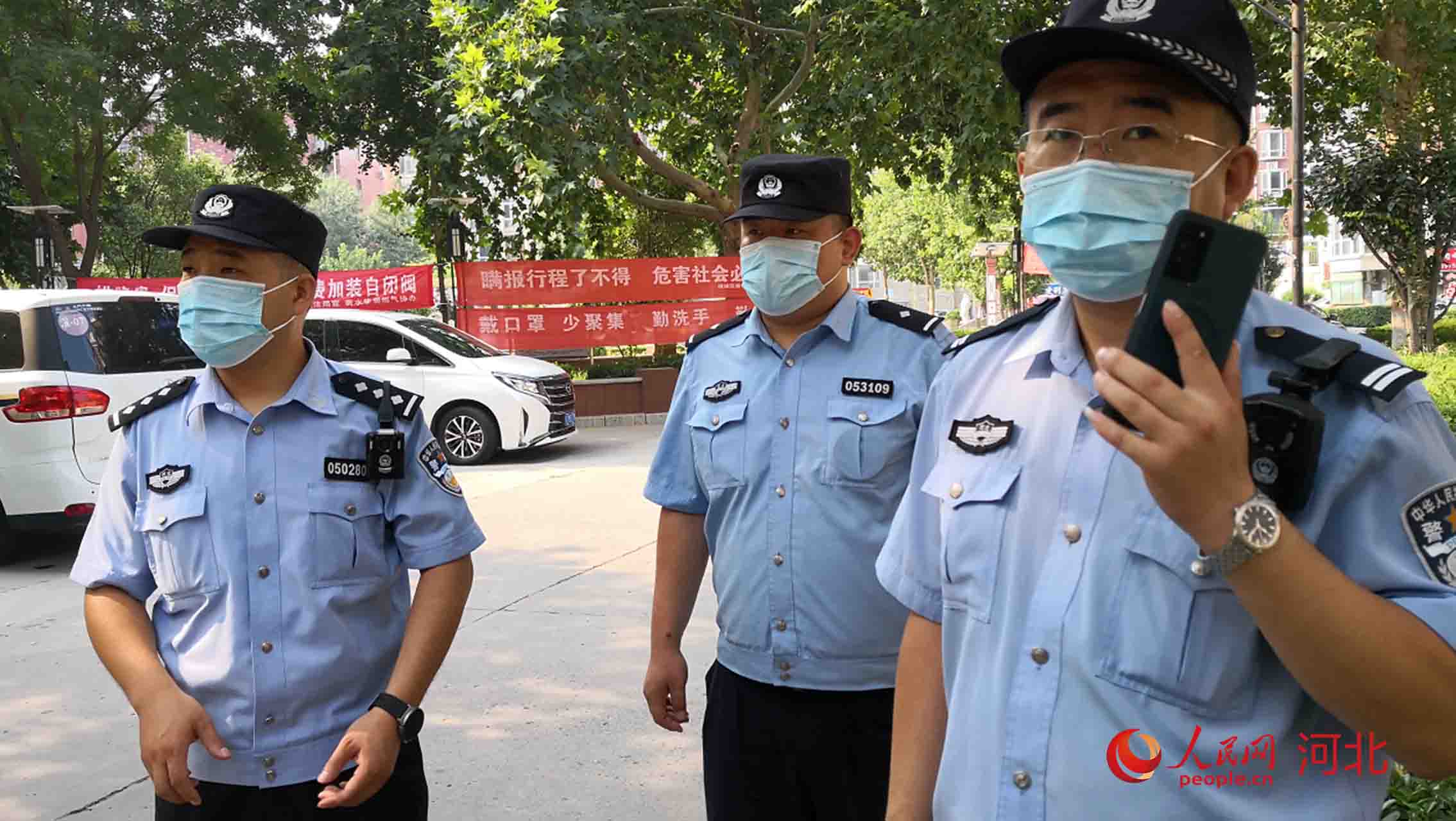 民警抓捕現(xiàn)場。 人民網(wǎng) 周博攝