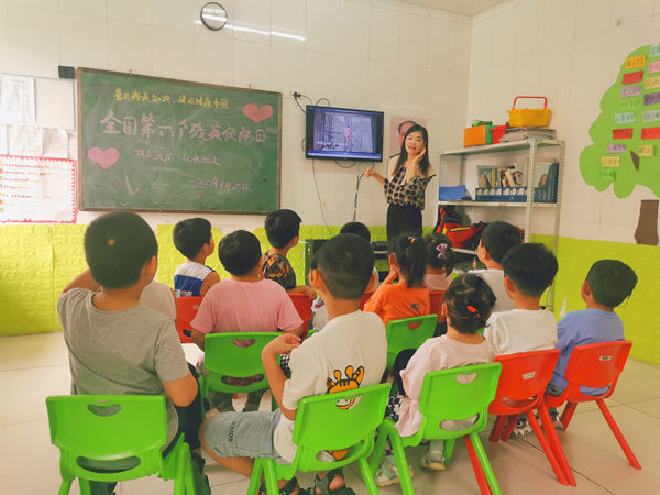 邯鄲市復興區(qū)幼兒教師向學生普及殘疾預防知識。邯鄲復興區(qū)殘聯(lián)供圖