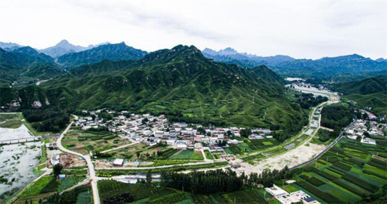 易縣田崗村，環(huán)山臨水，風(fēng)景秀麗。 易縣縣委宣傳部供圖