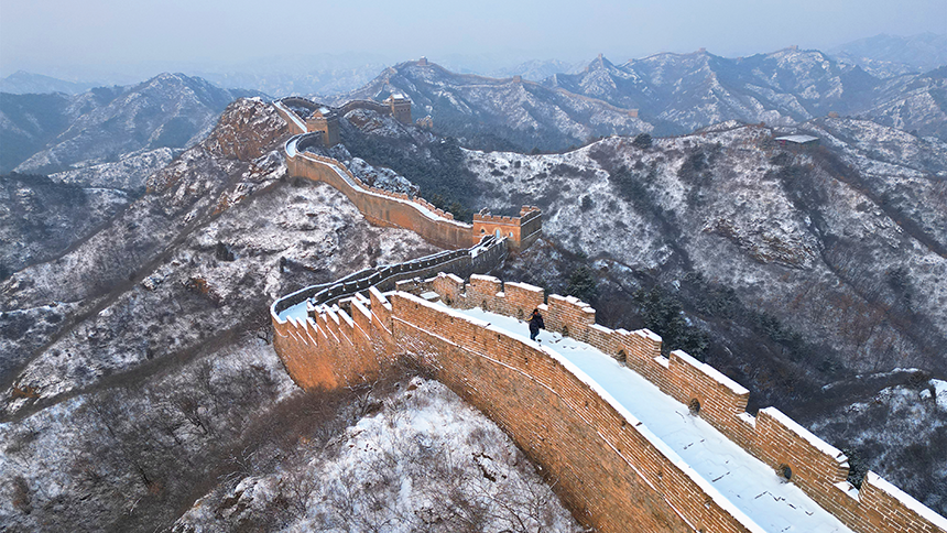 金山嶺長(zhǎng)城雪后景色。 周杰攝