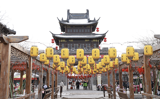 二十四節(jié)氣燈籠展示。齊紅雨攝