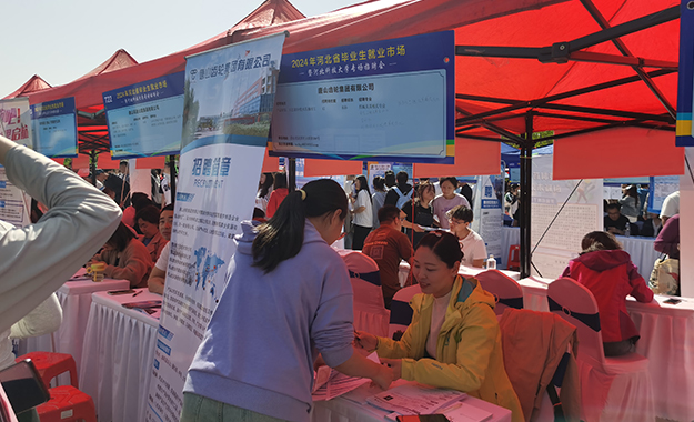 路北區(qū)赴河北科技大學攬才引智近日，唐山市路北區(qū)攜唐山高速公路集團有限公司、唐山市能源集團有限責任公司、亞捷科技（唐山）股份有限公司等18家企業(yè)赴河北科技大學開展“攬英才 創(chuàng)未來”萬企進千校校園招聘活動，提供崗位900余個。