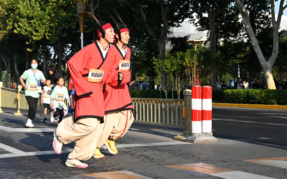 9月16日，參賽選手在比賽中。郝群英攝